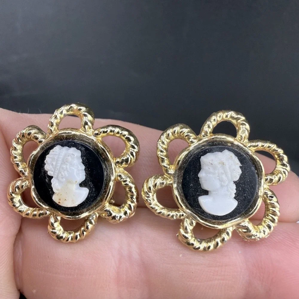 Vintage Cameo Pendant Earrings‎ Lot Screw Back Pierced Gold Tone